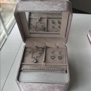 Elegant Silver Jewelry Set with Cubic Zirconia